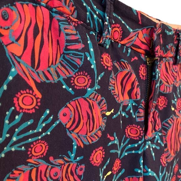Lilly Pulitzer Sz 2 Blue Pink Coral & Fish Print Avenue Short Side Pockets Short - Picture 5 of 9